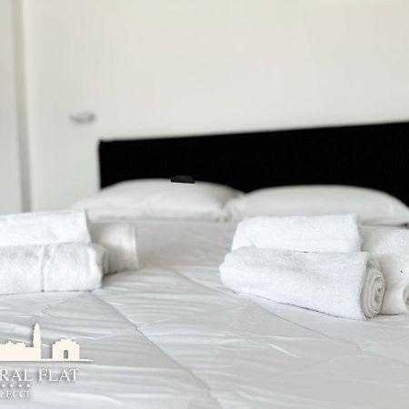 Апартаменты Lecce Central Flat - Attico Con Patio E Parcheggio Privato Экстерьер фото