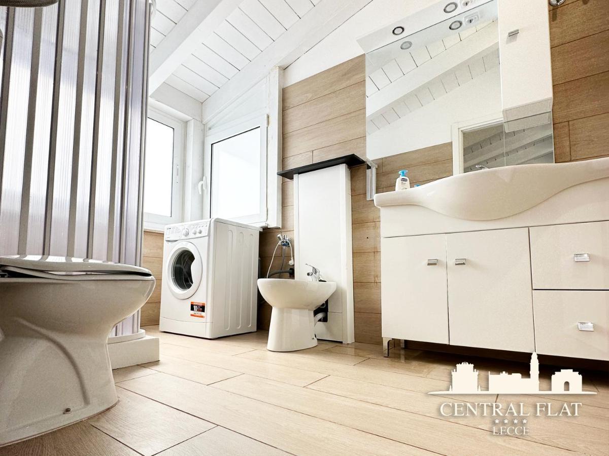Апартаменты Lecce Central Flat - Attico Con Patio E Parcheggio Privato Экстерьер фото